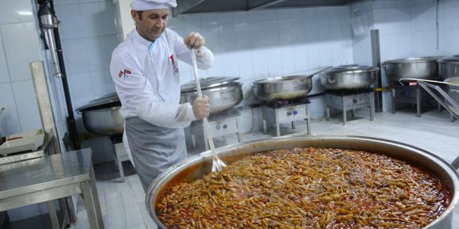 Belediyeden Yaşlı Ve Engellilere Sıcak Yemek