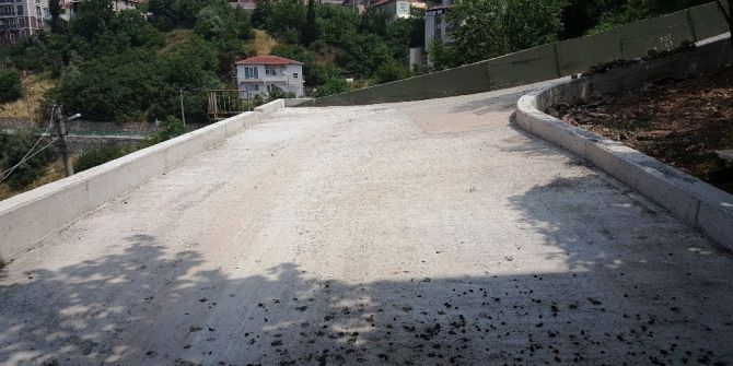 İzmit Fen İşleri Müdürlüğü Üst Yapı Çalışmalarını Sürdürüyor