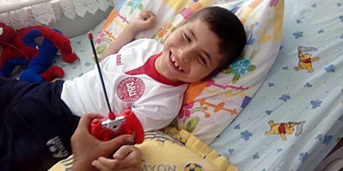 Yaprak Sararak Oğlunun Tedavisi İçin Uğraşan Antalyalı Anneye, Danimarkalı Türklerden Yardım