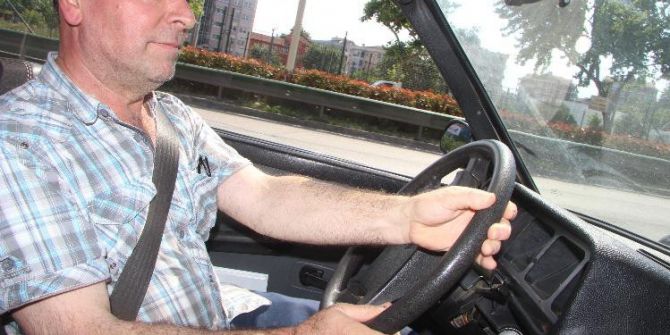 Takla Atıp Perte Çıkan 250 Bin Liralık Lüks Aracın Hava Yastıkları Açılmadı