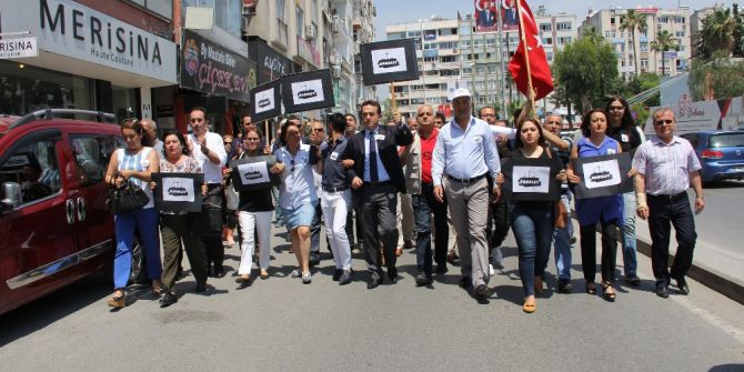 Chp’liler, Mersin’de Cumhuriyet Meydanı’na Yürüdü