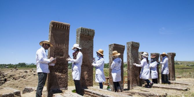 Abidevi Taşlar Özenle Temizleniyor