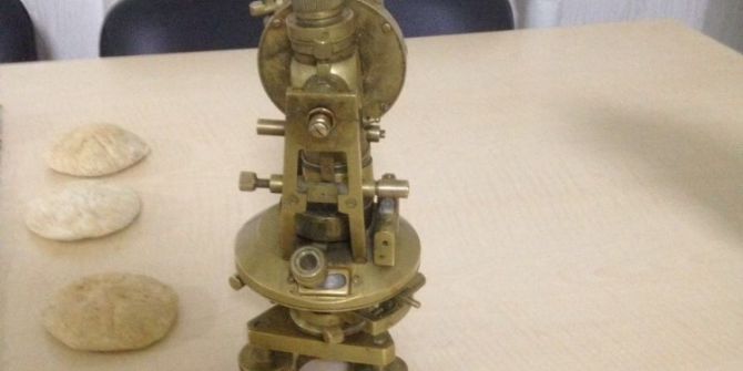 Polis Baskınında Tarihi Pusula Ele Geçirildi