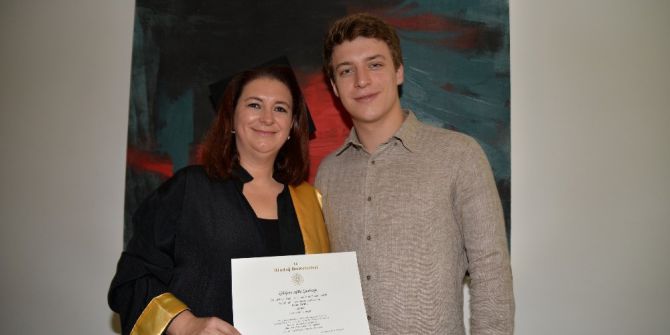 27 Yıl Sonra Başladığı Üniversiteden Oğluyla Aynı Yıl Mezun Oldu