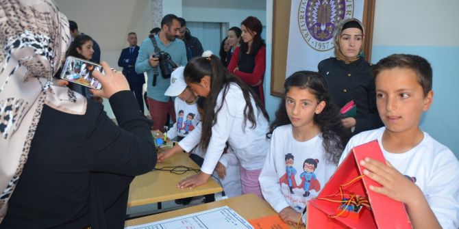 Sarıkamış’ta Geleceğin Bilim Adamları Ürünlerini Sergiledi