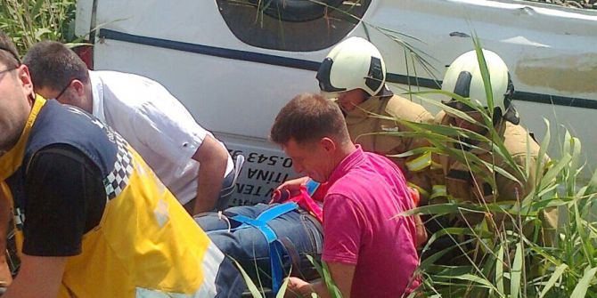 Balıkesir’de Minibüs Tarlaya Uçtu: 1 Yaralı