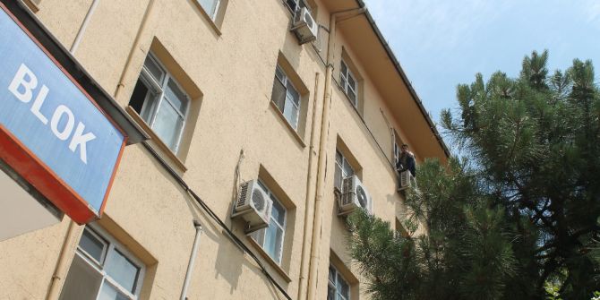 Annesinin İlaçlarını Alamayınca Hastane Penceresine Çıktı