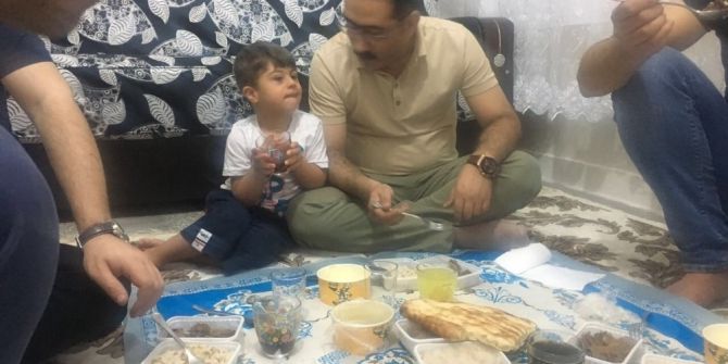 Gezer Her Gün Bir Mahallede İftara Katılıyor