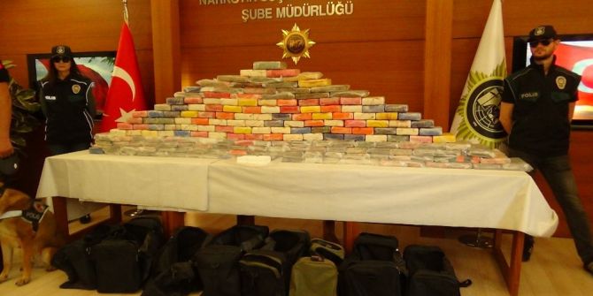 Yük Gemisine Düzenlenen Uyuşturucu Operasyonu Kamerada