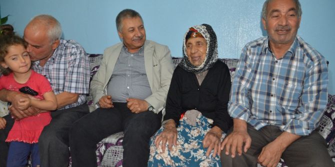 105 Yaşındaki Meryem Nine, Başkan Pınarbaşı’na Uzun Yaşamının Sırrını Anlattı