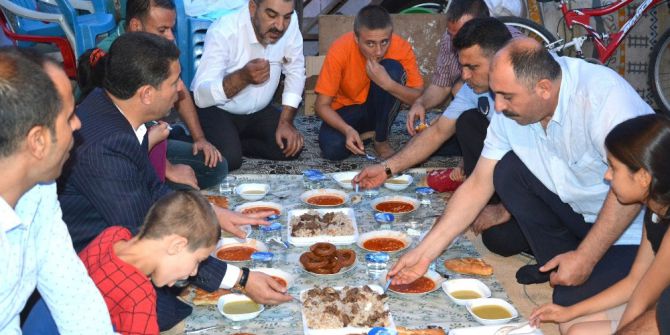 Yardıma Muhtaç Aileye Sürpriz İftar Ziyareti