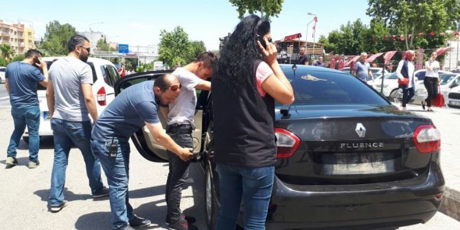 Plakası Bulunmayan Şüpheli Araç Polisi Harekete Geçirdi