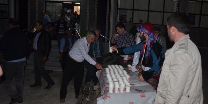 Teravih Namazı Sonrası Osmanlı Şerbeti Ve Lokum İkramı Devam Ediyor