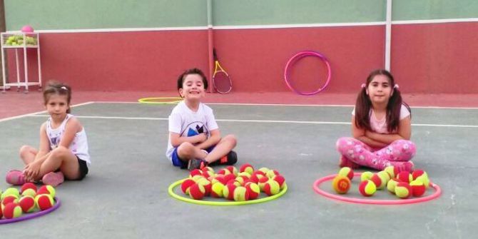 Geleceğin Tenisçileri Yunusemre’de Yetişiyor