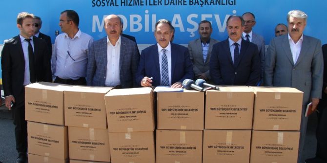 Van Büyükşehir Belediyesinden 2 Bin 500 Aileye Yardım