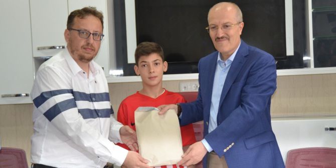 Balıkesirspor’a Destek İçin Maaşını Verdi