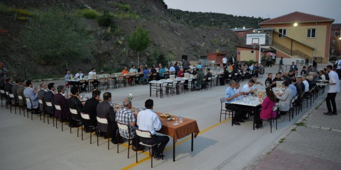 Protokol Üyeleri Oruçlarını Cezaevinde Açtı