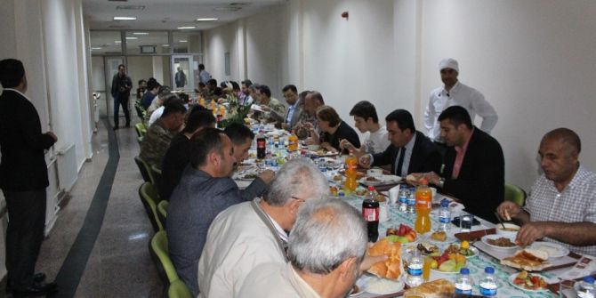 Hastanesi Çalışanları Ve Kurum Amirleri İftar Yemeğinde Buluştu
