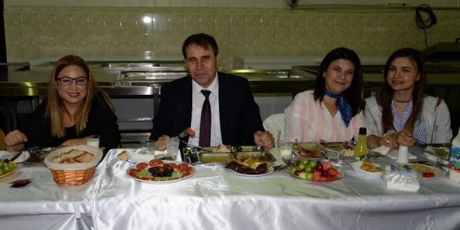 Kardelen Kestane Şekeri Ailesi İftar Yemeğinde Buluştu