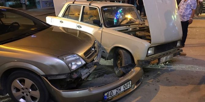 Bilecik’te Zincirleme Trafik Kazası; Biri Park Halinde 3 Araç Birbirine Girdi