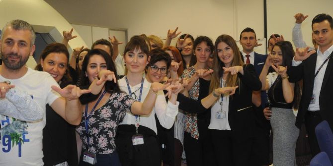 Thy’nin Kabin Memurları İşaret Dili Öğreniyor