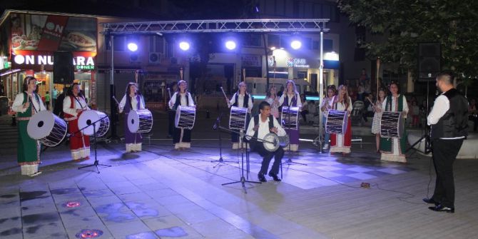 Davullar Çiçek Açtı