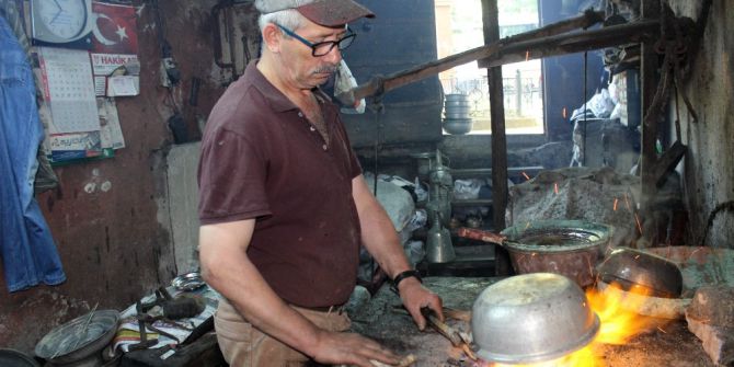 İzmit’teki Son Kalaycı, Mesleği Yaşatmak İçin Direniyor