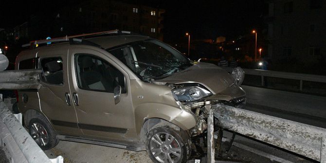 Bariyere Ok Gibi Saplanan Araçtan İnanılmaz Kurtuluş