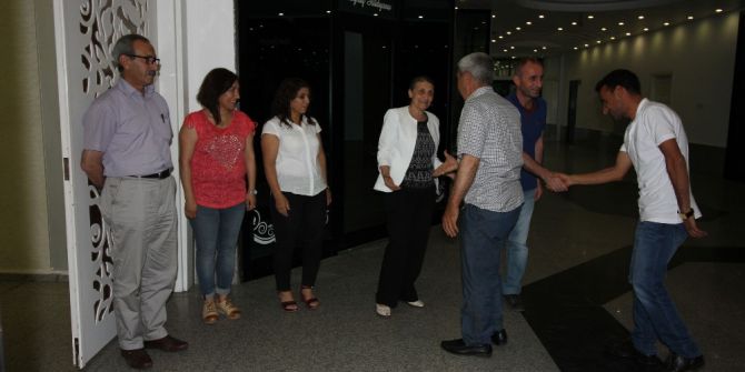 Bağlar Belediyesinden Muhtar, İmam Ve Personellere İftar