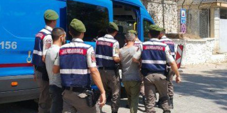 Lüks Villayı Soyup, Villa Önündeki Otomobili Çalacaklardı