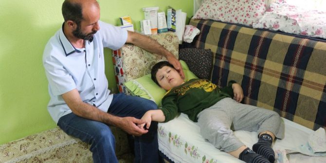 Küçük Mehmet Sadece Ağlayabiliyor