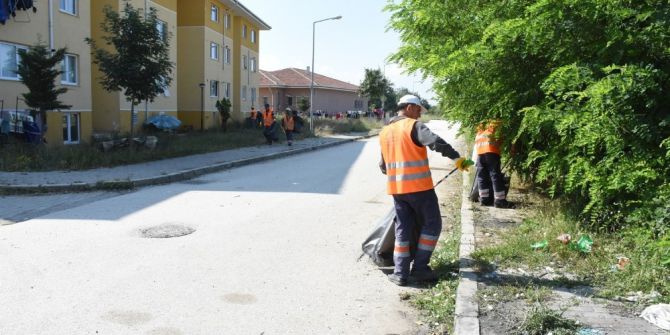 Düzce Belediyesi Çamköy Mahallesini Temizliyor