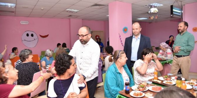 Başkan Üzülmez Çocuklarla İftarda Buluştu