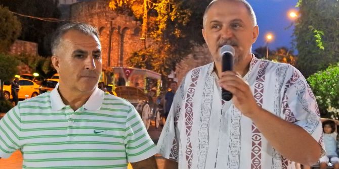 Çeşme Meydanında Satranç Gösterisi