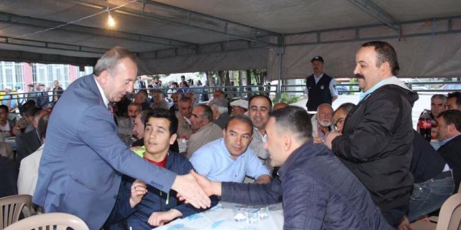 Başkan Şahiner Vatandaşlarla İftarda Buluştu