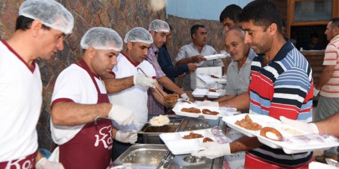 Çukurova Belediyesi Salbaş Ve Pozantı’da İftar Sofrası Kurdu