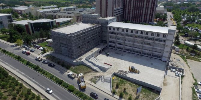 Tü’de İlahiyat Fakültesi İnşaatı Devam Ediyor