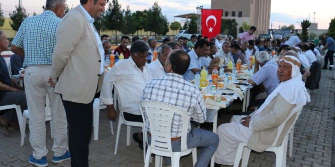 Ayhan Meclis Üyeleri Ve Muhtarlarla İftarda Buluştu