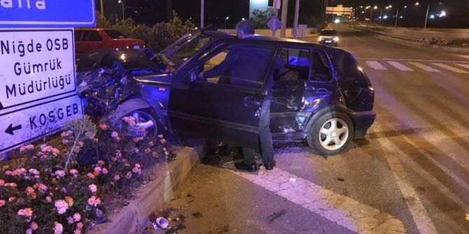 Otomobiller Kavşakta Çarpıştı: 6 Yaralı