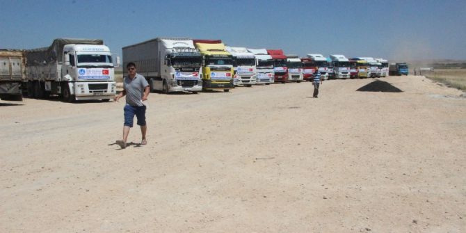 Çobanbey’de Bulunan Türkmenlere 30 Tır Gıda Yardımı