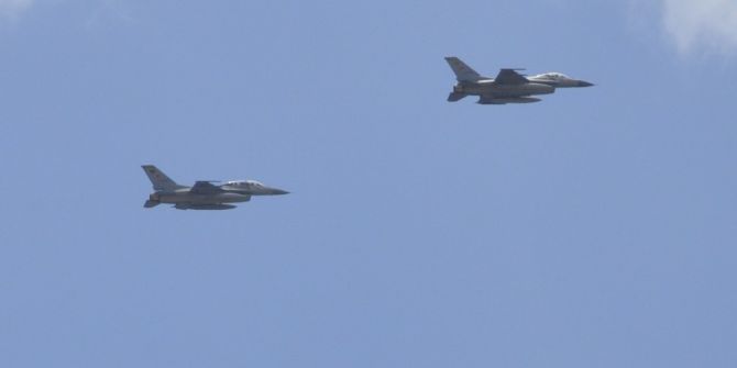 Jetler Şehre Yakın Uçunca Belediye Anons Yaptı