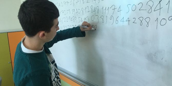 Pi Sayısının 3 Bin 141 Basamağını Ezberledi