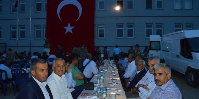 Besni İlçe Jandarma Komutanlığından Şehit Ve Gazi Ailelerine İftar Yemeği