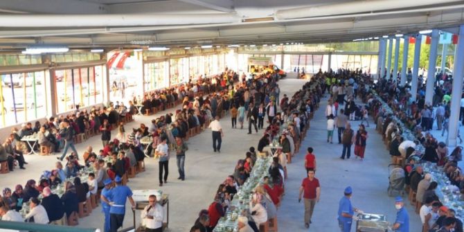 Ereğli’de Kapalı Pazar Kapılarını İftarla Açtı