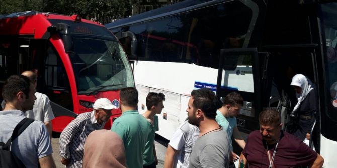Otobüsle Tramvay Çarpıştı, Trafik Kilitlendi