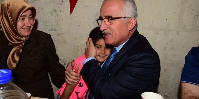 Vali Tuna Yetimleri Sevindirdi