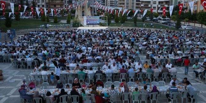 Büyükşehir İftar Buluşmasını Karaköprü’de Sürdürdü