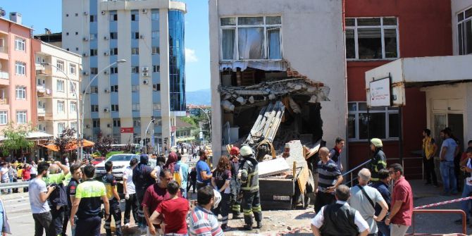 Vinç Sağlık Ocağına Daldı: 1 Ölü, 1 Yaralı