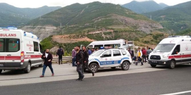 Artvin’de Trafik Kazası: 9 Yaralı
