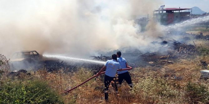 Alev Alan Odunlar Korkuttu